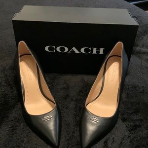 Coach Pumps